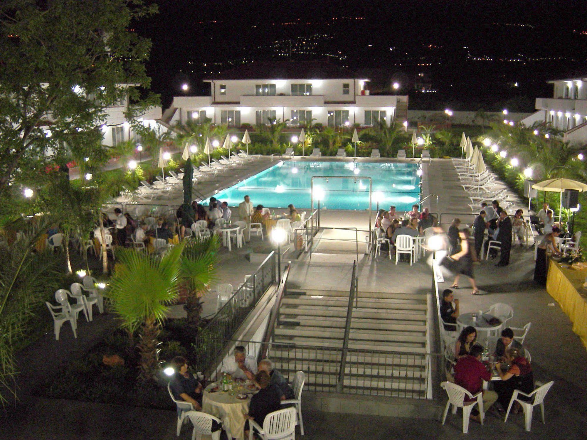 King'S House Hotel Resort Mascali Exterior foto