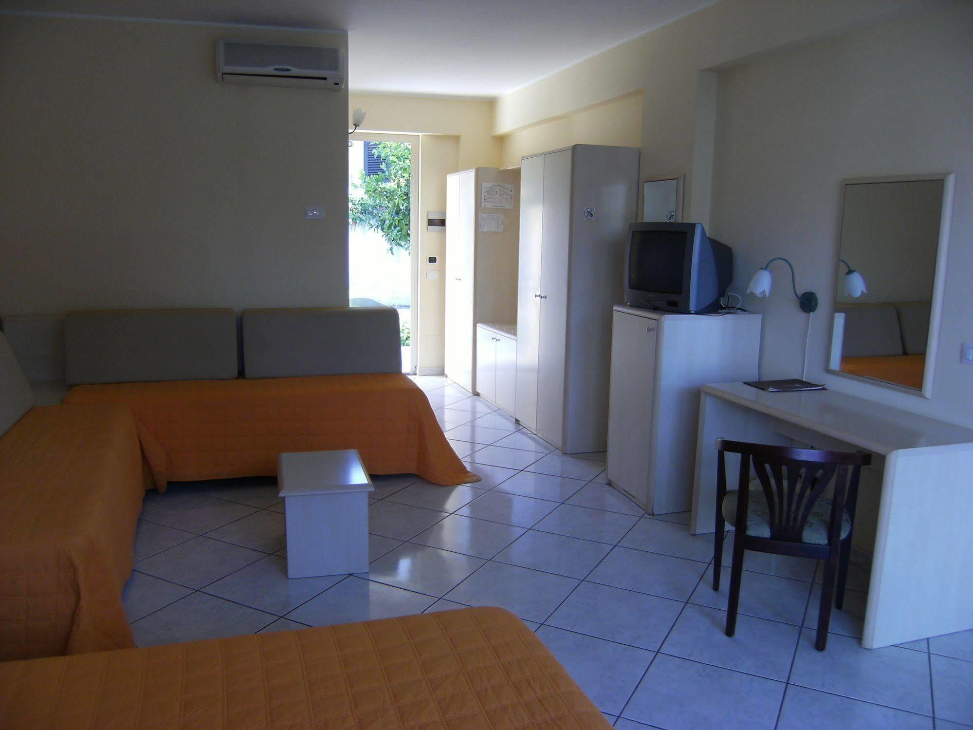 King'S House Hotel Resort Mascali Exterior foto